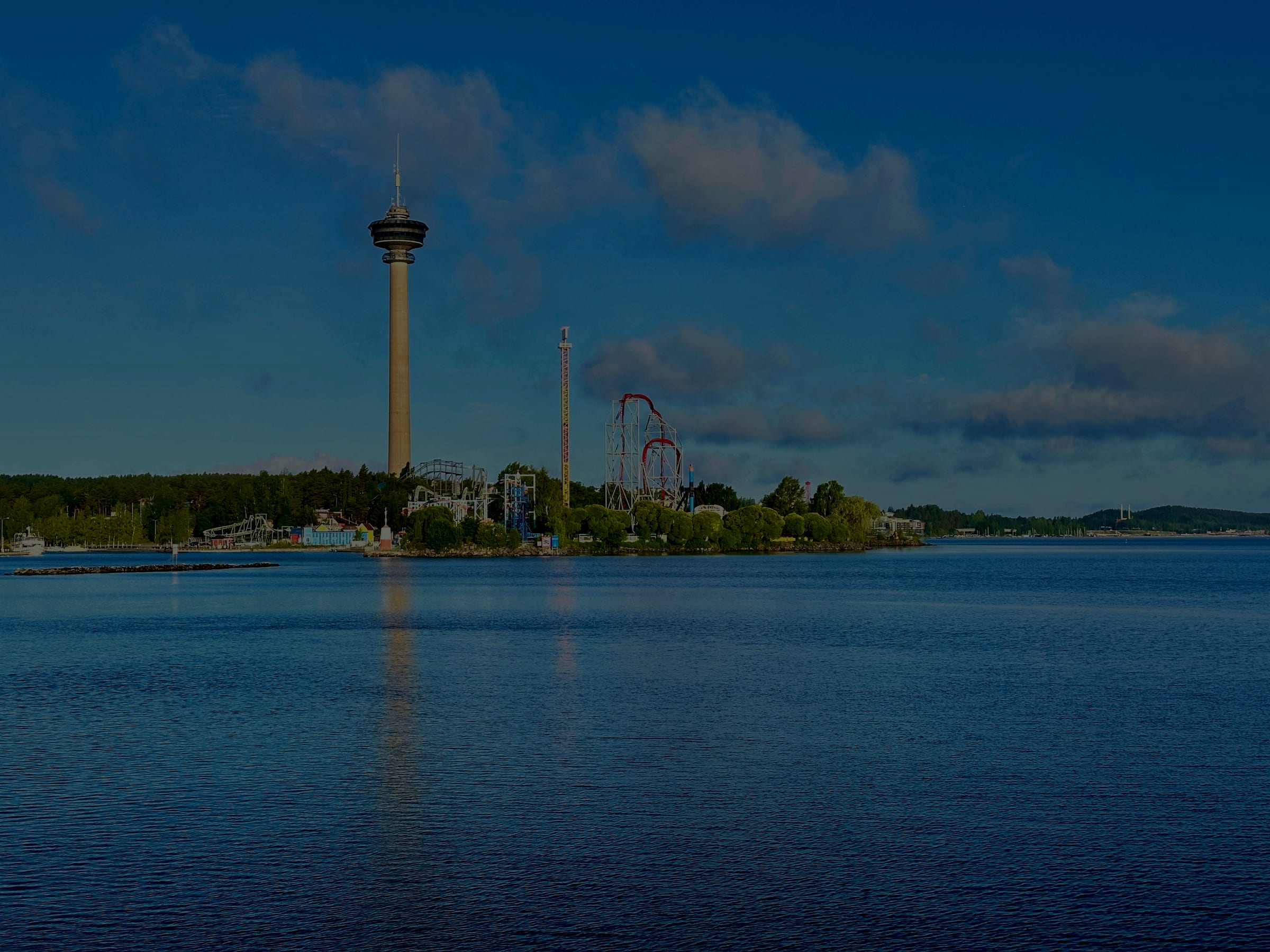 Näsinneula tower and Särkänniemi across Lake Näsijärvi
